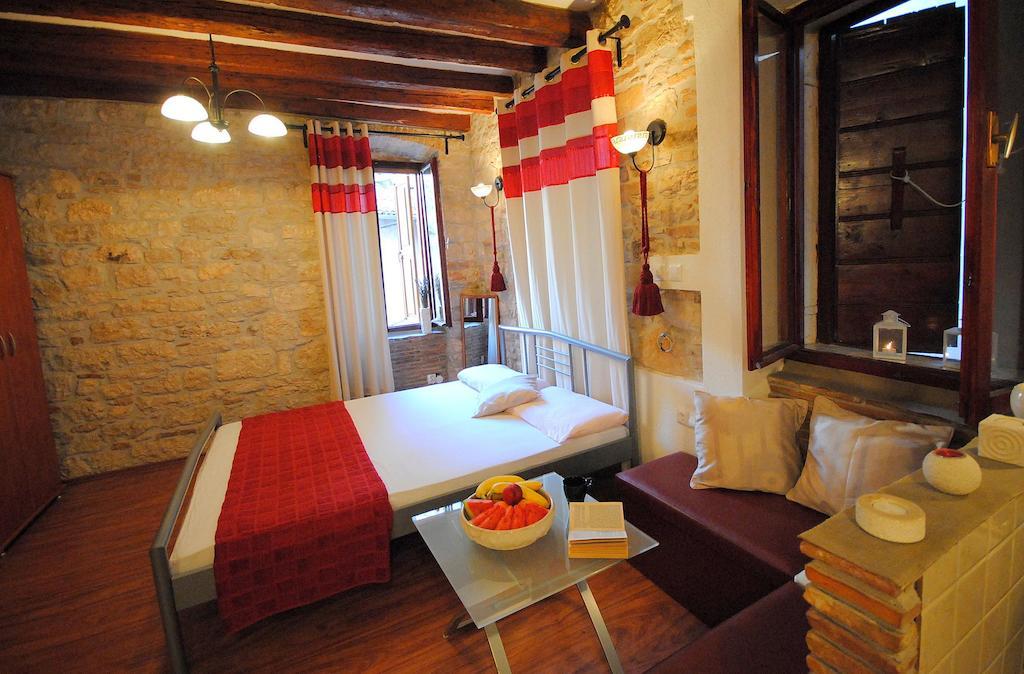 Guesthouse Ancient Stone Rovinj Habitación foto