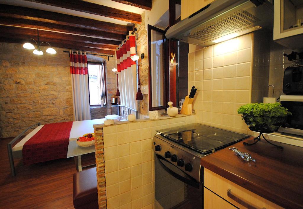 Guesthouse Ancient Stone Rovinj Habitación foto