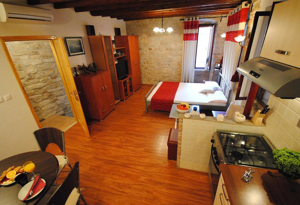 Guesthouse Ancient Stone Rovinj Habitación foto
